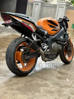 Honda CBR 2024 Orange