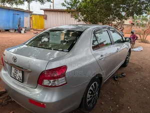 Toyota Belta 2010 Silver