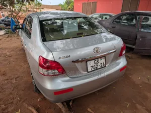 Toyota Belta 2010 Silver