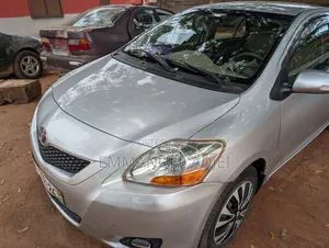 Toyota Belta 2010 Silver