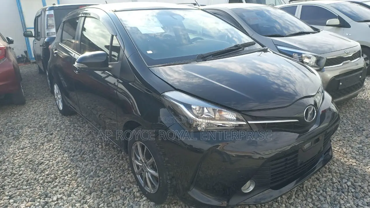 Toyota Vitz 1.3 FWD 3dr 2015 Black