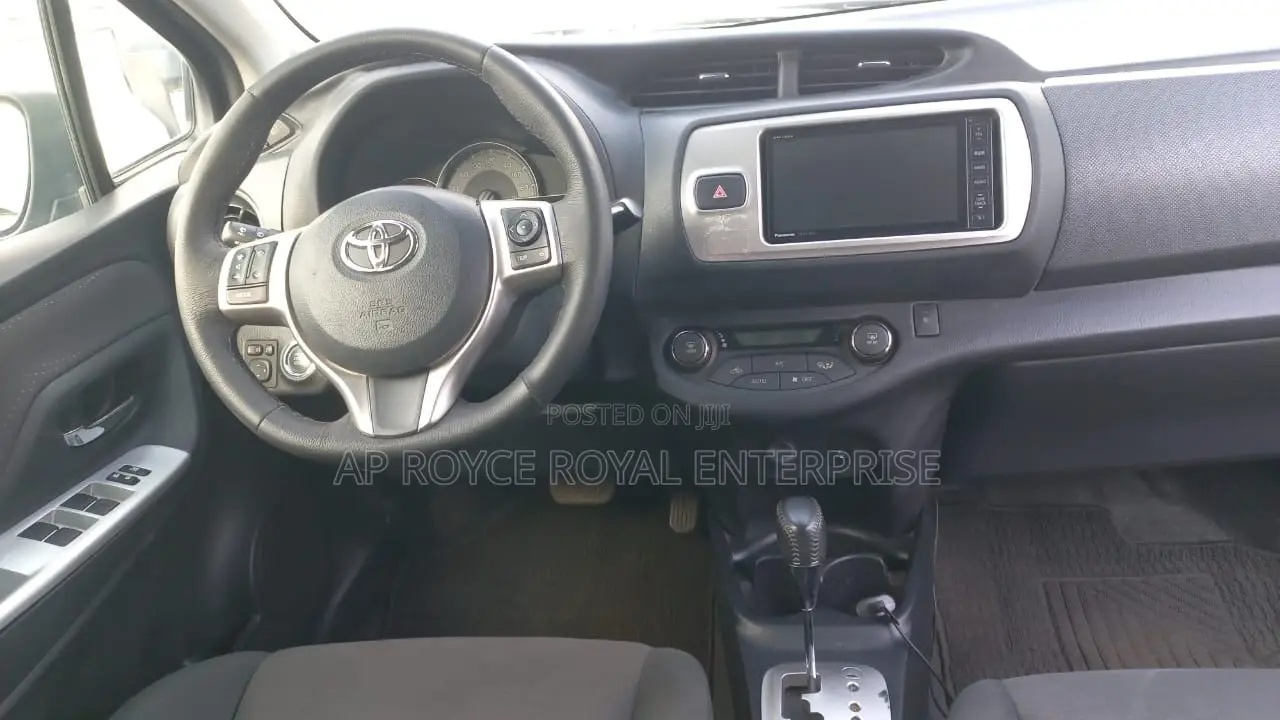 Toyota Vitz 1.3 FWD 3dr 2015 Black