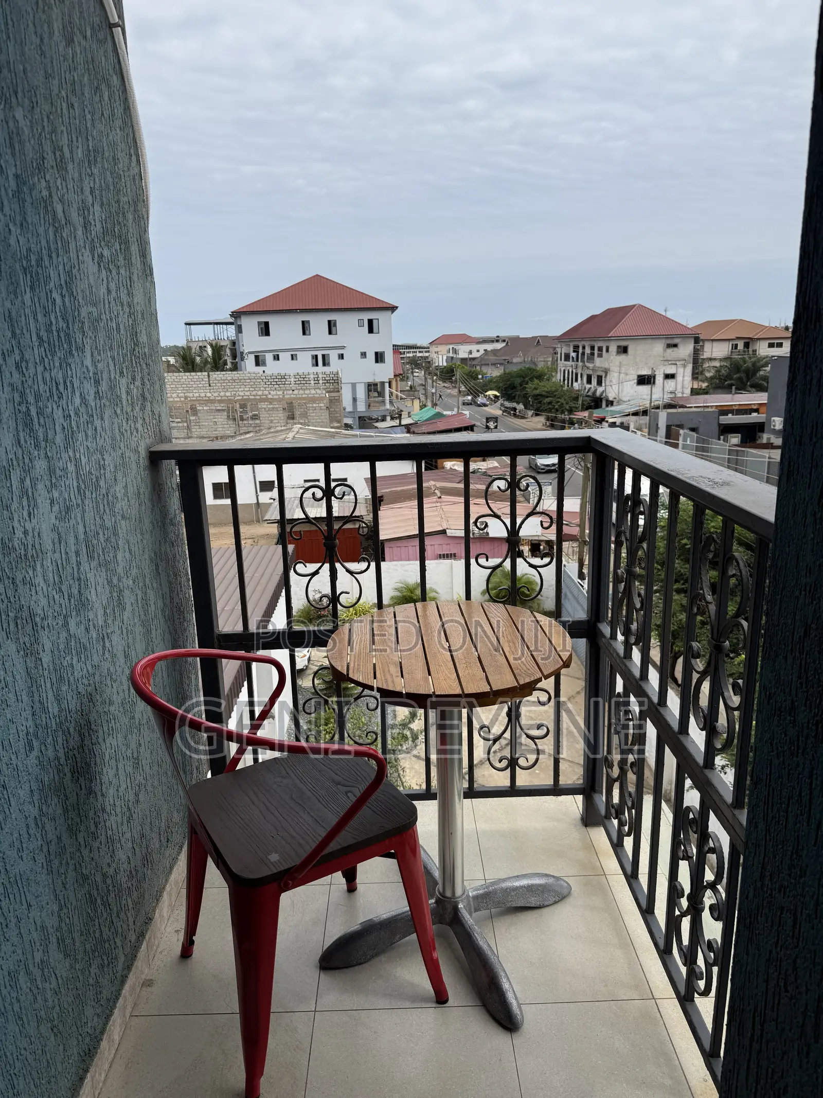 Cozy Furnished Single Room Near Labadi Beach – Short Stay