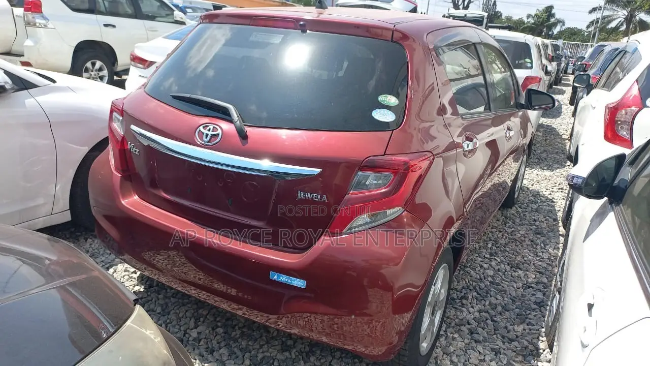 Toyota Vitz 1.3 FWD 3dr 2015 Burgundy