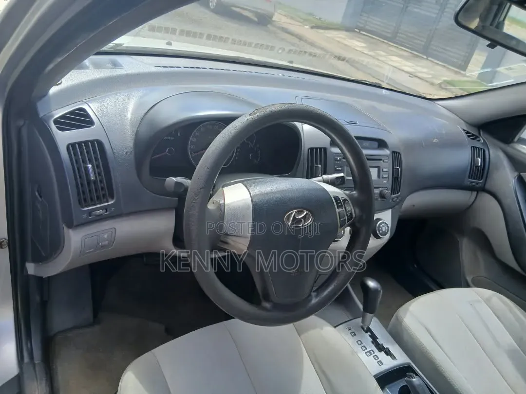 Hyundai Elantra 2008 Silver
