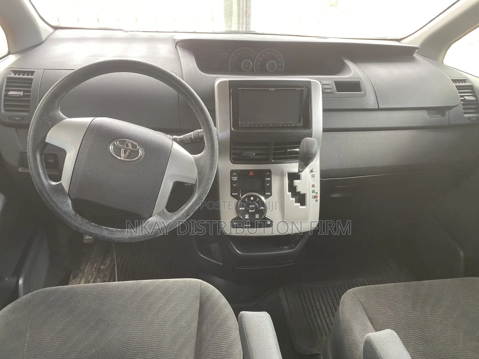 Toyota Voxy V 2WD 7-Seater 2015 Black