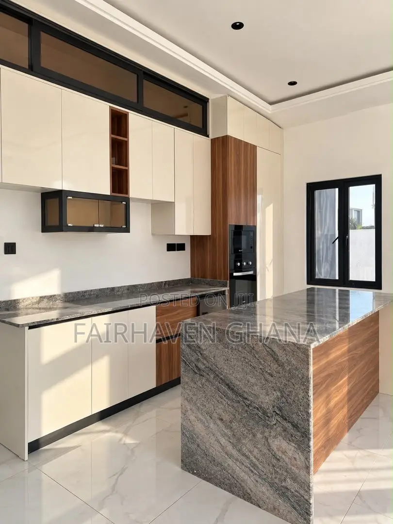 Furnished 4bdrm Apartment in Fairhaven, East Legon for sale