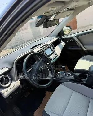 Toyota RAV4 XLE 4dr SUV (2.5L 4cyl 6A) 2018 Gray
