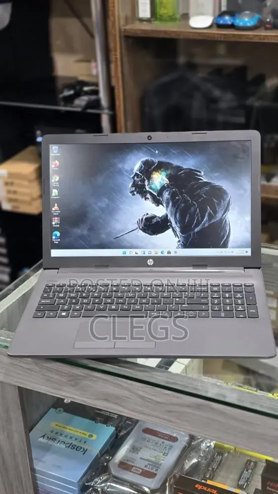 Laptop HP 250 G6 8GB AMD SSD 128GB