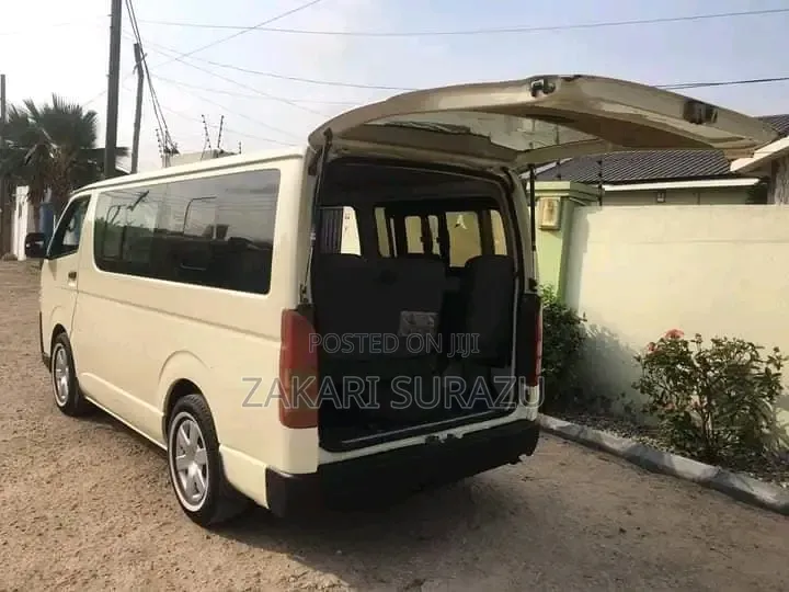 Toyota HiAce 2017
