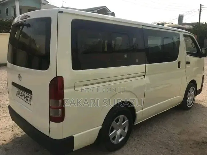 Toyota HiAce 2017