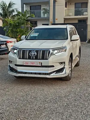 Toyota Land Cruiser Prado 2017 White