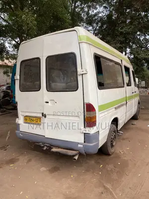 Mercedes-Benz Sprinter 2000 White
