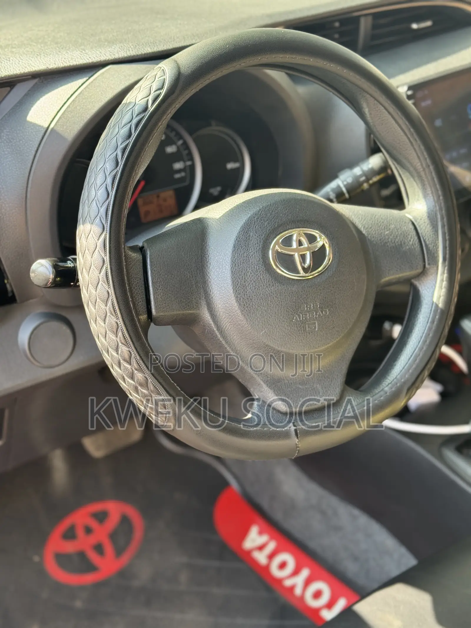 Toyota Vitz 1.3 AWD 5dr 2013 Black
