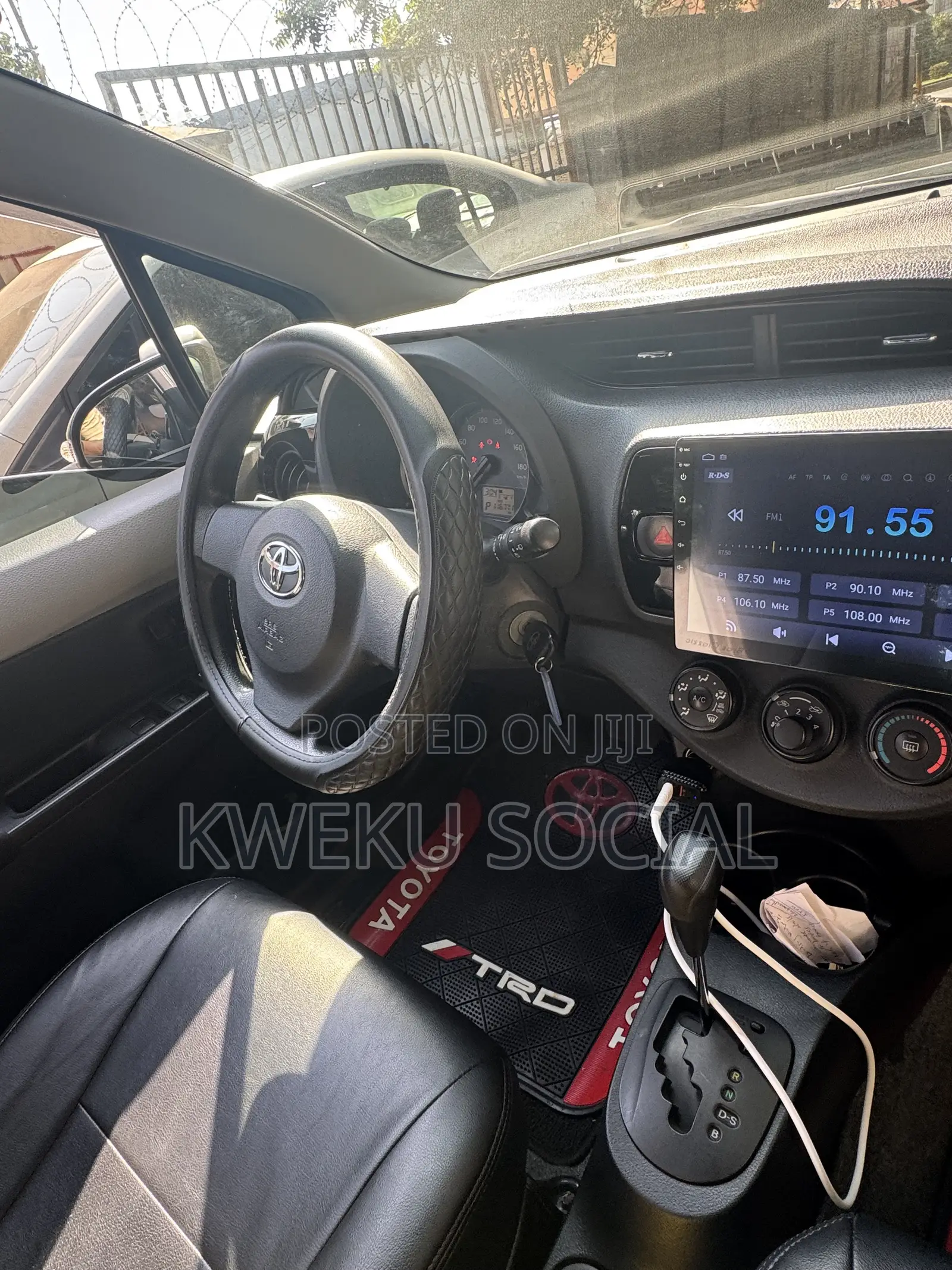 Toyota Vitz 1.3 AWD 5dr 2013 Black