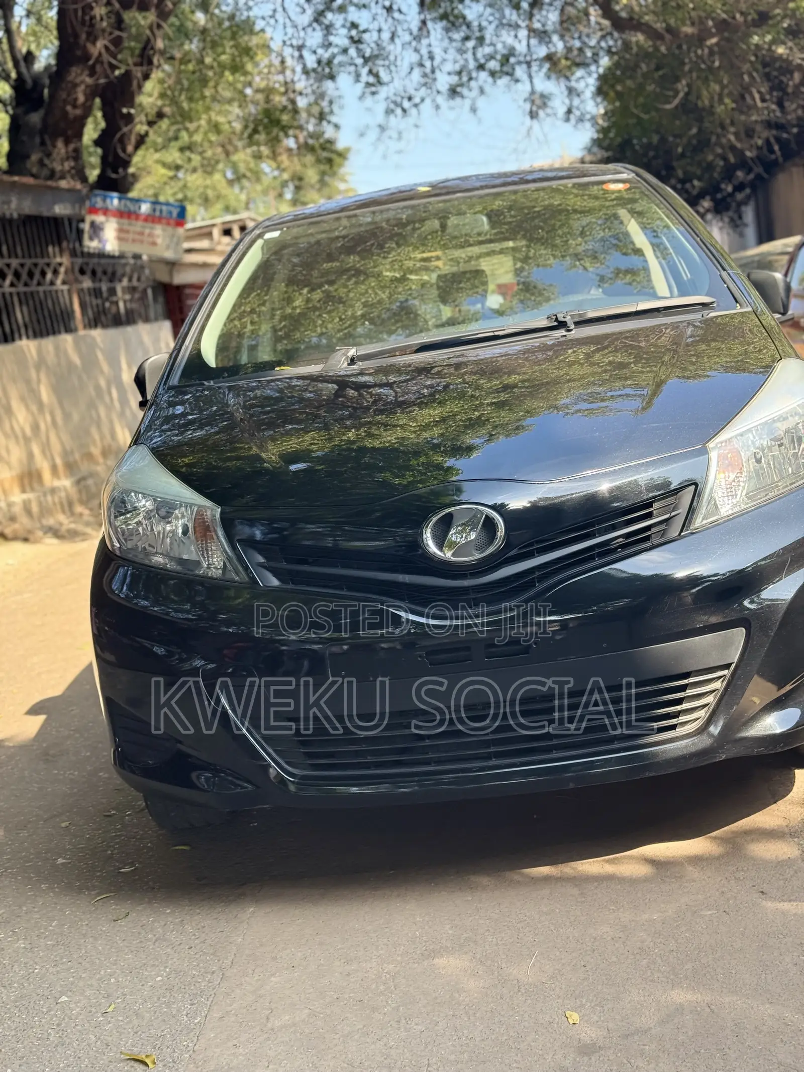 Toyota Vitz 1.3 AWD 5dr 2013 Black