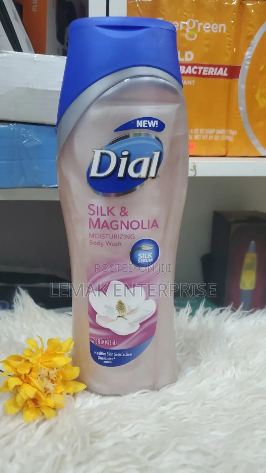 Dial Silk Magnolia Moisturizing Body Wash (473ml)