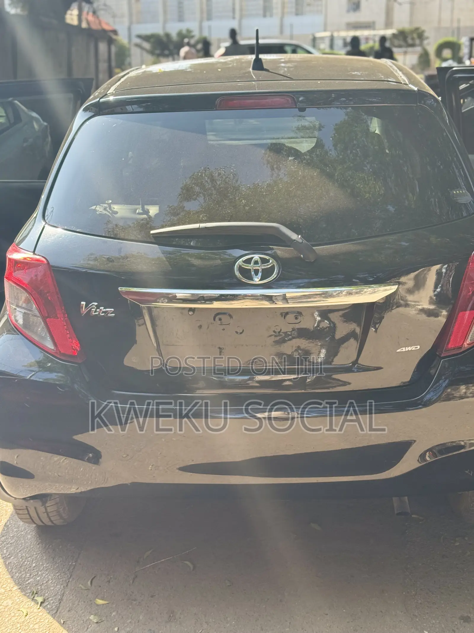 Toyota Vitz 1.3 AWD 5dr 2013 Black