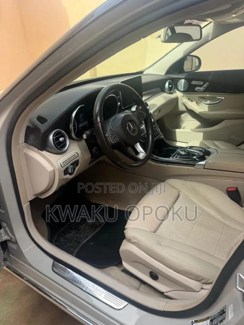Mercedes-Benz C300 2017 Off white