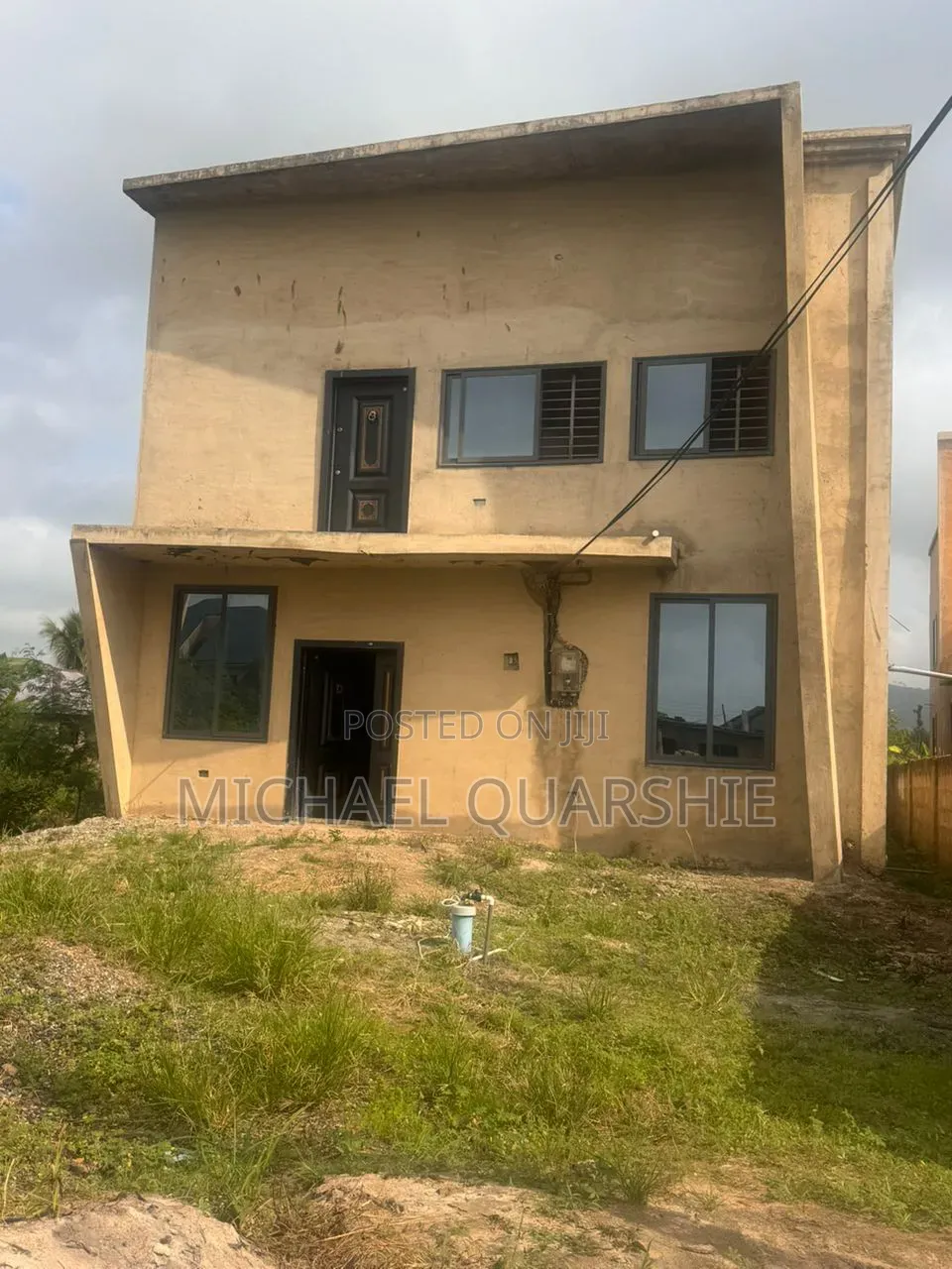 5bdrm House in Pokuase Government for sale