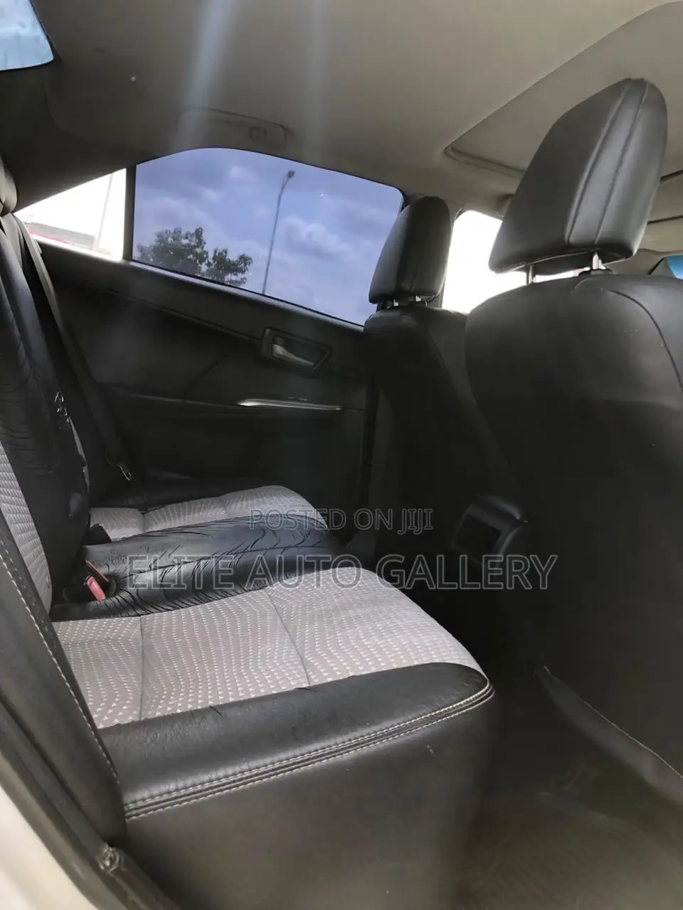 Toyota Camry SE 4dr Sedan (2.5L 4cyl 6A) 2014 White