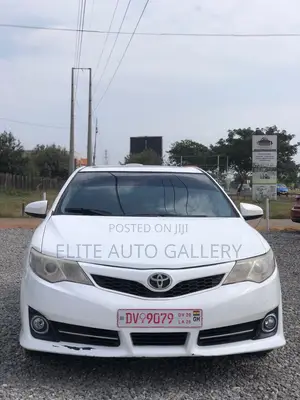 Toyota Camry SE 4dr Sedan (2.5L 4cyl 6A) 2014 White