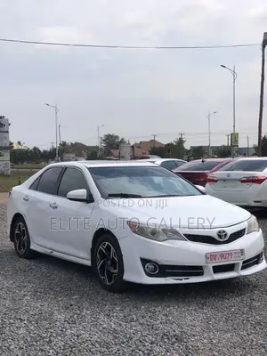 Toyota Camry SE 4dr Sedan (2.5L 4cyl 6A) 2014 White
