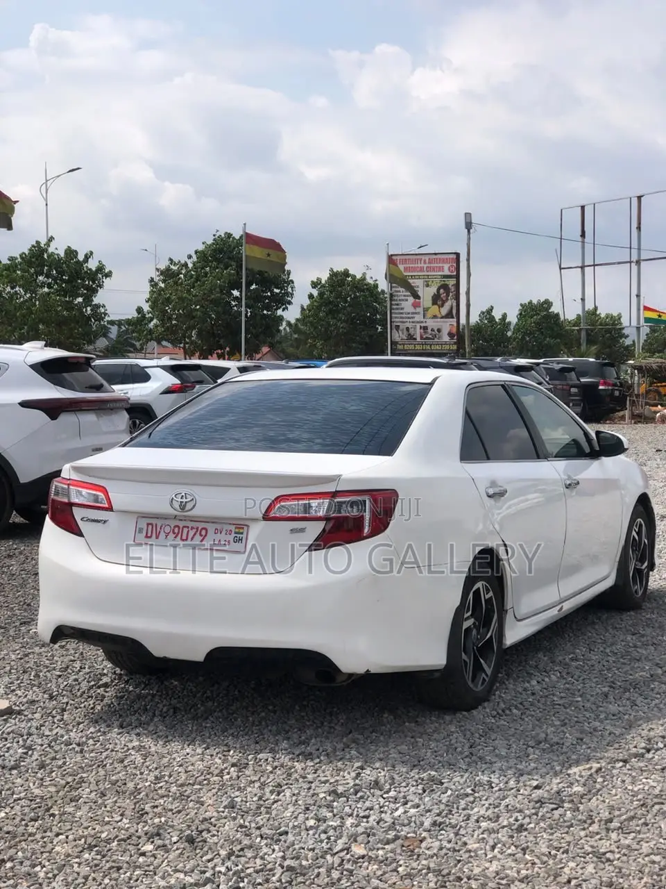 Toyota Camry SE 4dr Sedan (2.5L 4cyl 6A) 2014 White