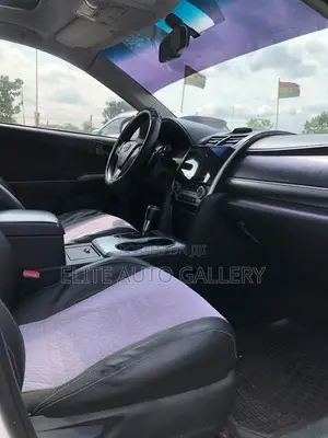 Toyota Camry SE 4dr Sedan (2.5L 4cyl 6A) 2014 White