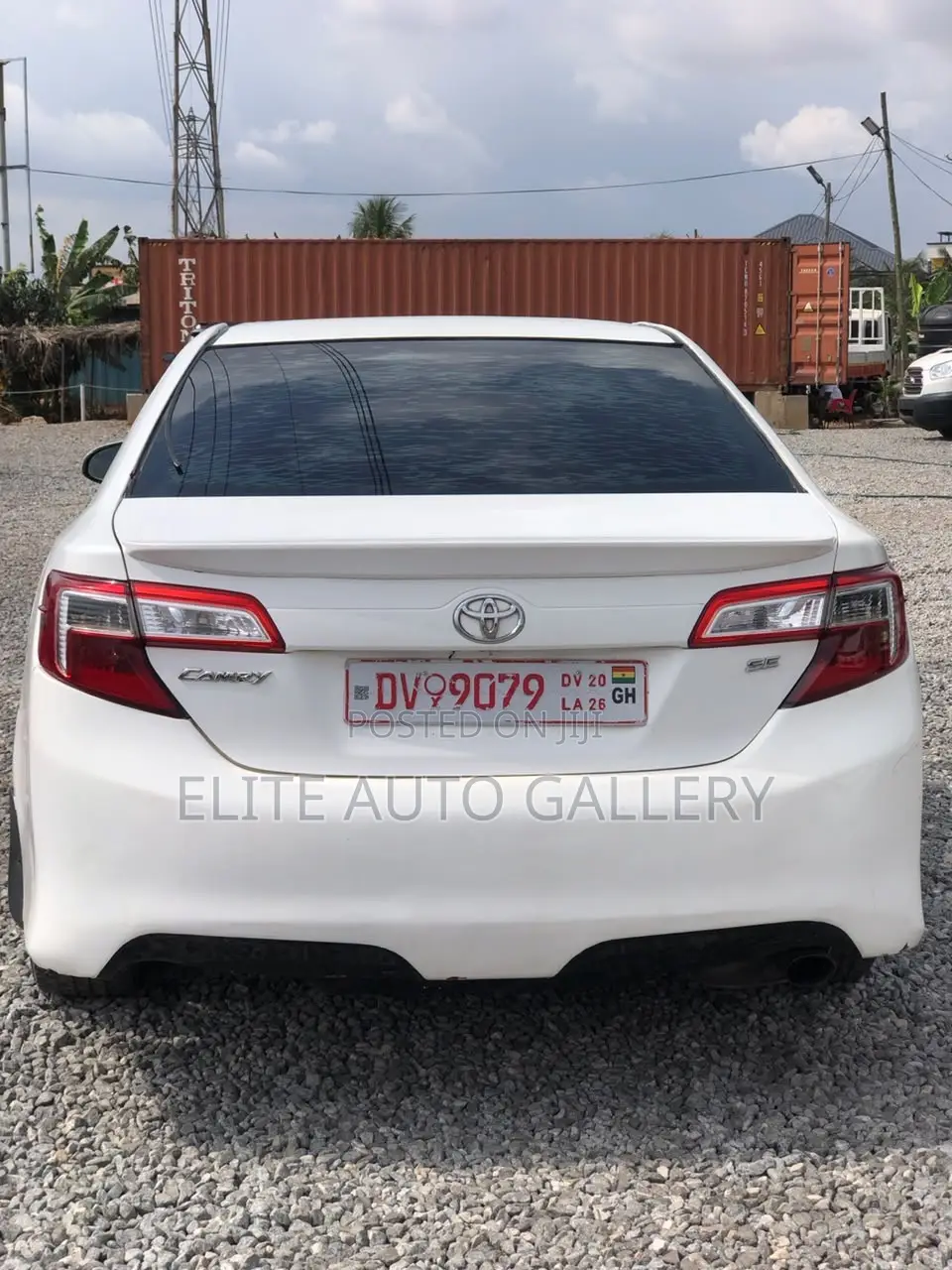 Toyota Camry SE 4dr Sedan (2.5L 4cyl 6A) 2014 White