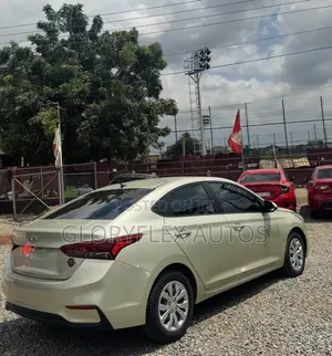 Hyundai Accent SE 2018 Beige