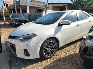 Toyota Corolla S 4dr Sedan (1.8L 4cyl CVT) 2016 White