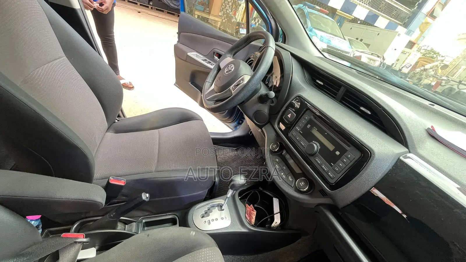Toyota Vitz 1.3 FWD 5dr 2014 Blue
