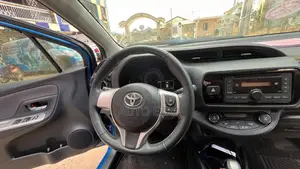 Toyota Vitz 1.3 FWD 5dr 2014 Blue