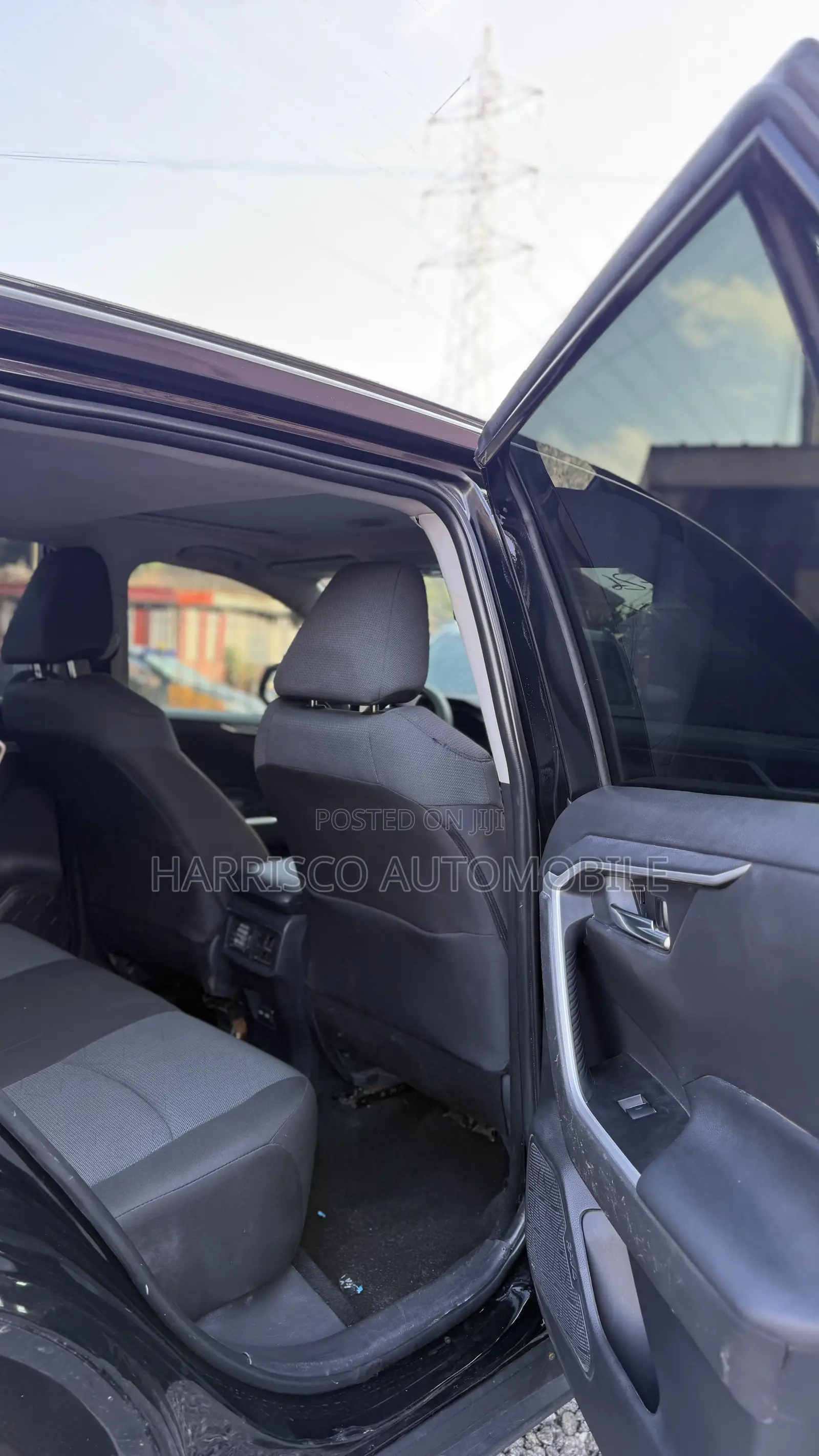 Toyota RAV4 XLE 2025 Black