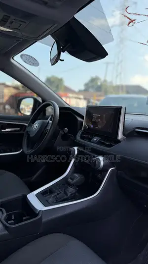 Toyota RAV4 XLE 2025 Black
