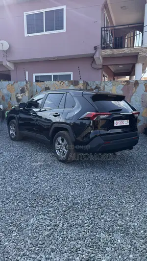 Toyota RAV4 XLE 2025 Black