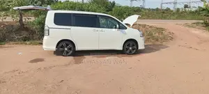 Toyota HiAce 2013 White