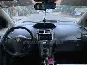 Toyota Vitz 2008 Blue