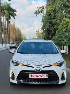 Toyota Corolla SE (1.8L 4cyl 2A) 2018 White