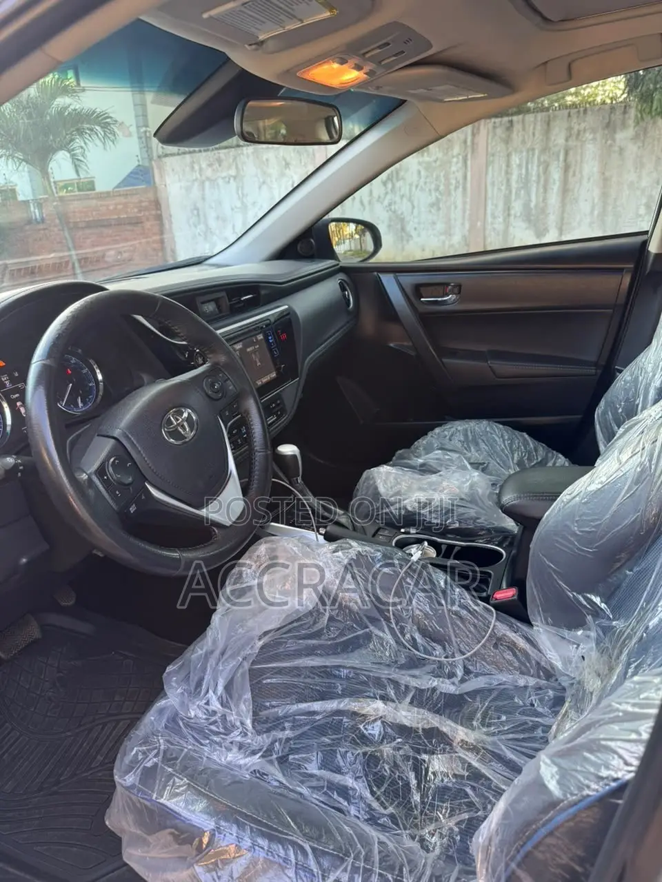 Toyota Corolla SE (1.8L 4cyl 2A) 2018 White