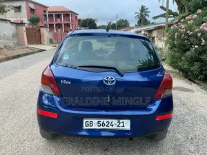 Toyota Vitz 2008 Blue