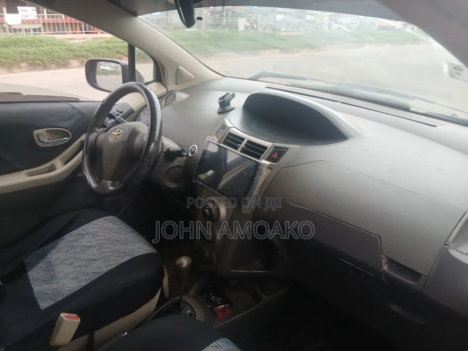 Toyota Vitz 2010 Red