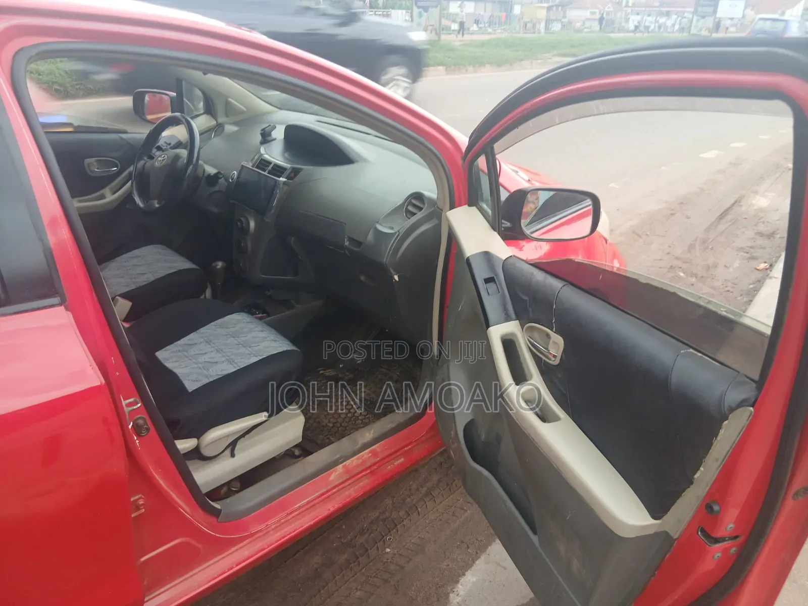 Toyota Vitz 2010 Red