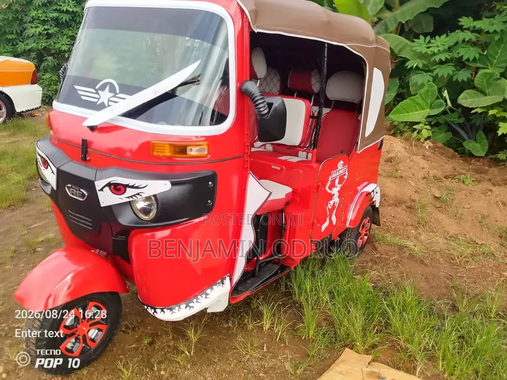 Bajaj RE 2025 Red