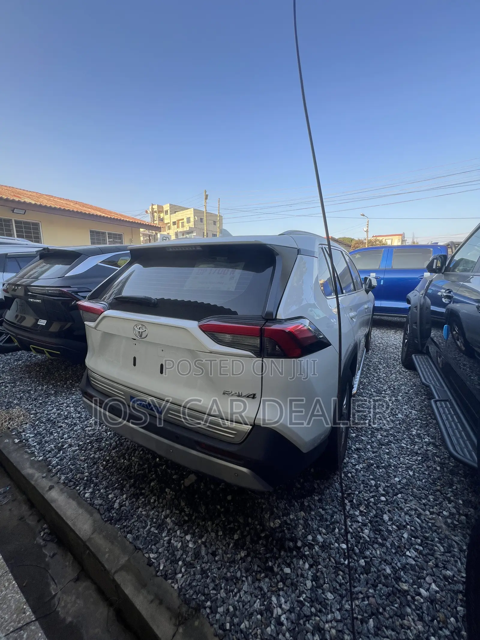 Toyota RAV4 LE FWD 2020 White