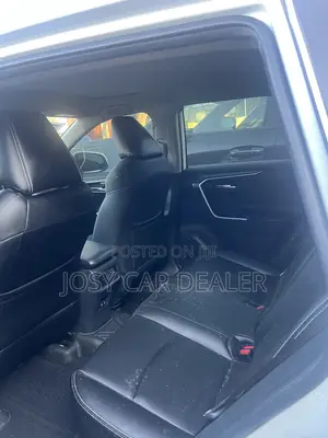 Toyota RAV4 LE FWD 2020 White