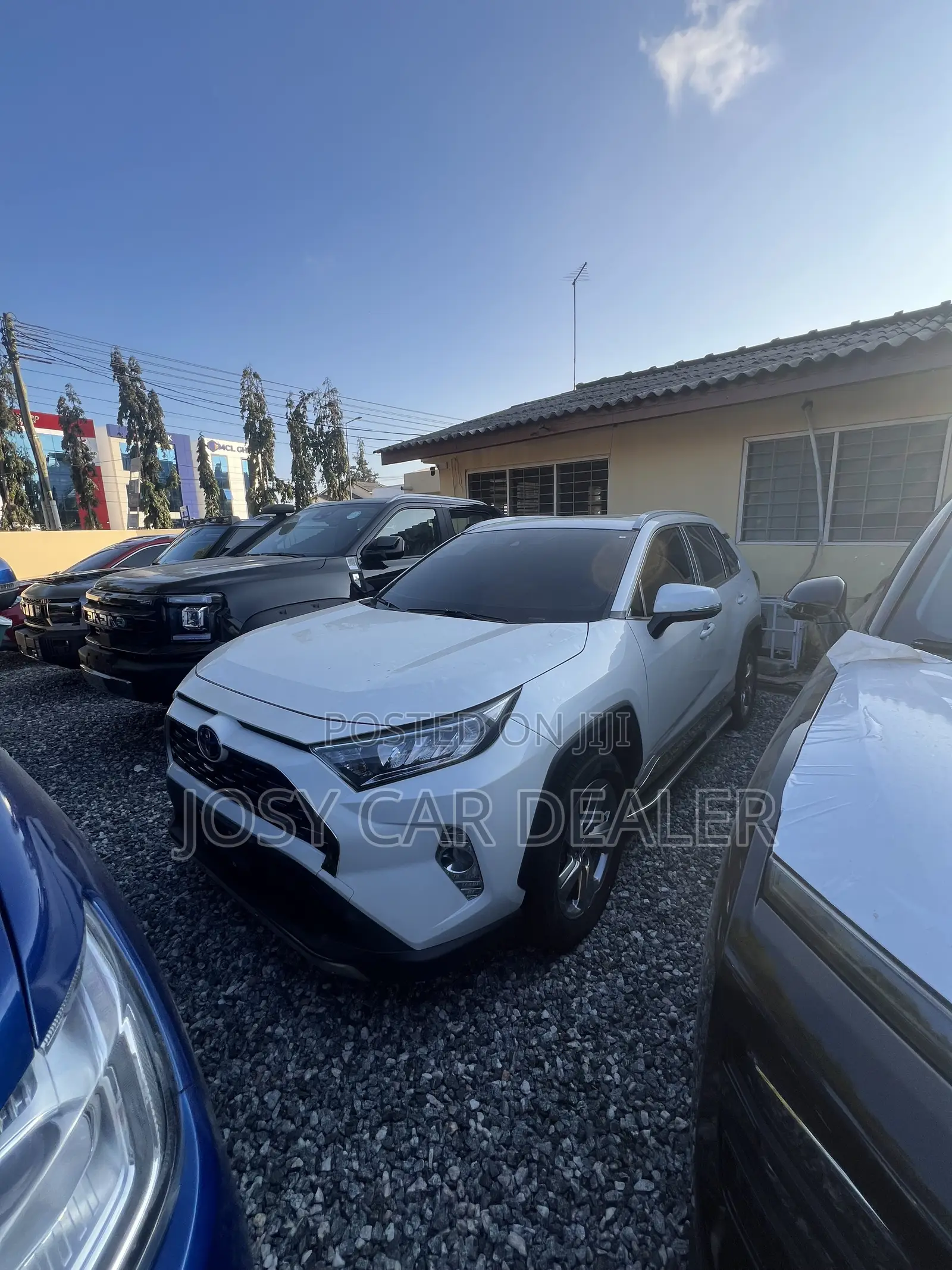 Toyota RAV4 LE FWD 2020 White
