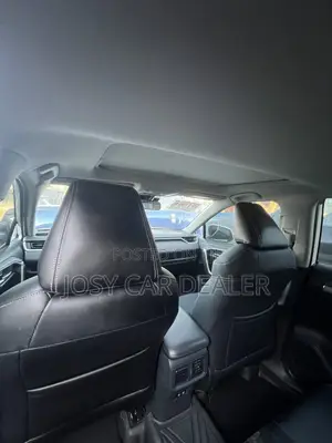 Toyota RAV4 LE FWD 2020 White