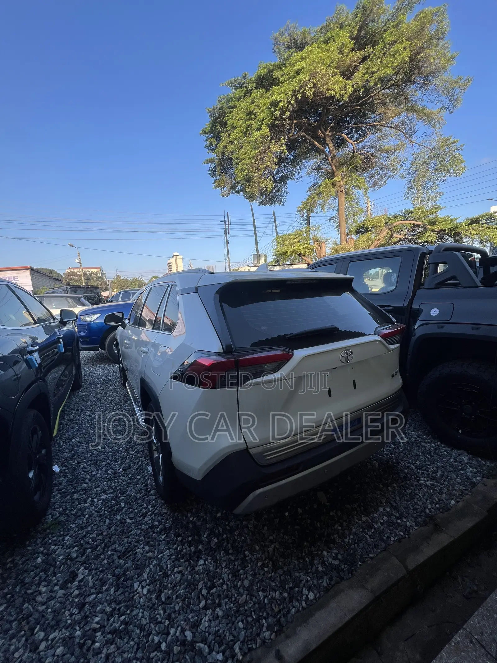 Toyota RAV4 LE FWD 2020 White